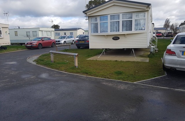Caravan 6-berth in park with shared amenities