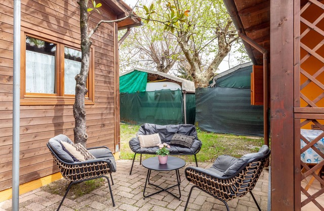 Caravan "Bungalow Ornella" with Private Terrace & Wi-Fi
