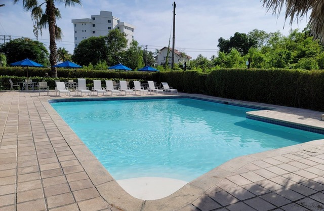 Caribbean Apartment - 3min from the beach!