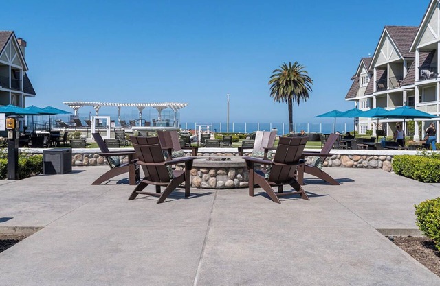 Carlsbad Gem by the Sea! 4 Relaxing Units, Free Parking, Outdoor Pool!