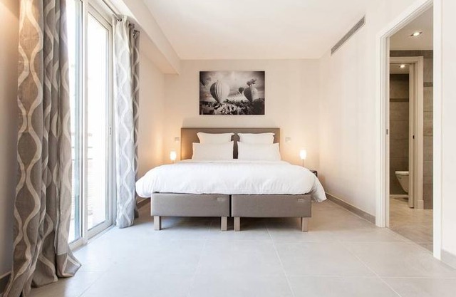 Carlton area: New 2 beds / 2 baths