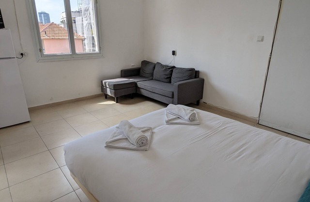 Carmel Market Designed Sunny Apartment