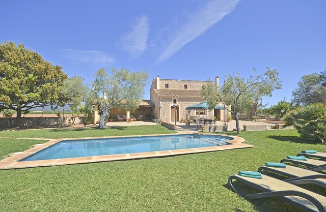 Carratxet - Spacious house with large pool and garden in Buger, Mallorca