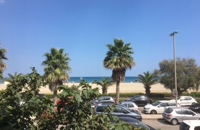 Carrera T2 F2 crossing 3 faces on the Seafront of Canet Sud. Free parking.