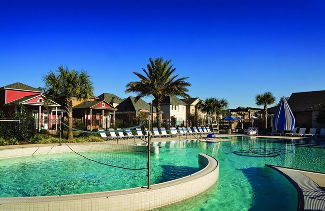 Carriage House Hotel