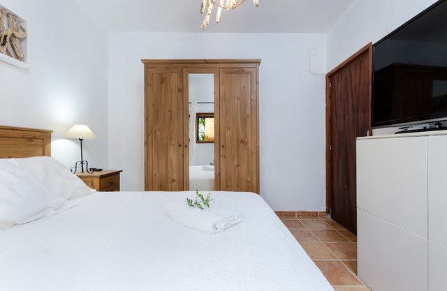 CAS PATI (SON MOJA) - Fantastic house in Son Moja, with private jacuzzi and near to Cala Santanyí beach. Free WiFi