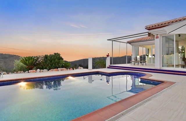Casa Aphrodite with Pool and Wi-Fi