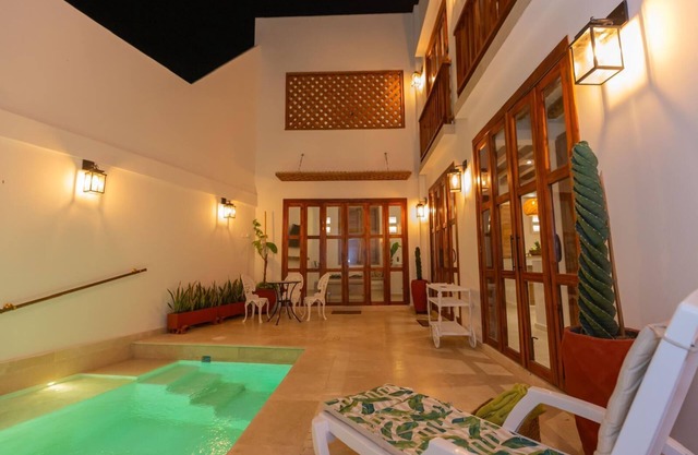 Casa Bali Castillo View – Private Pool & Rooftop, Near Historic Center