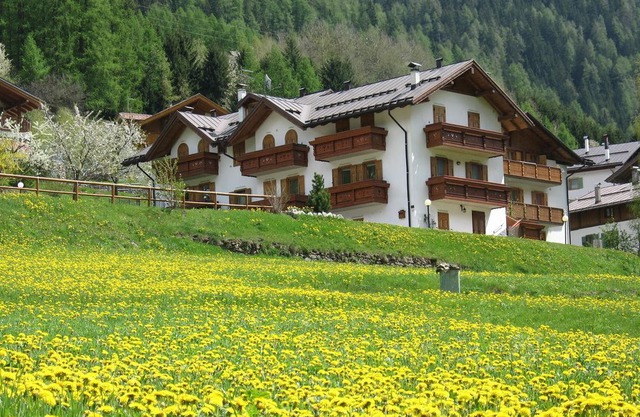 "Casa Bamby - Cevedale" with Balcony, Garden & Mountain View; Pets Allowed, Parking Available