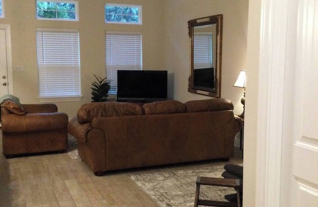 Casa Bella "A"- LOVELY, New Duplex - North Shore Lake Travis