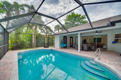 Casa Blanco Escape with Fire Pit in Sebastian!