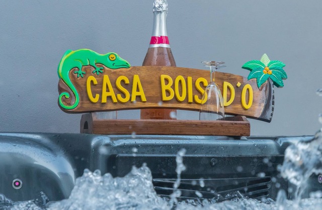Casa Bois D'O ***, comfortable house with JACUZZI on Saint Pierre
