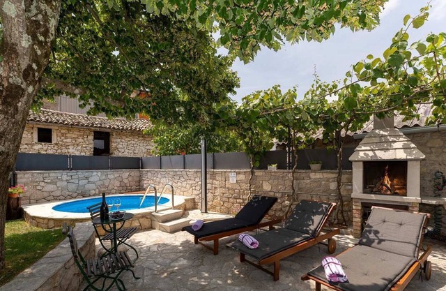 Casa Bombić, surrounded by vineyards, olive groves and orchards
