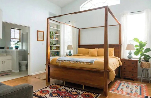 Casa Caliza - Country Retreat with Hot Tub & Scenic Views