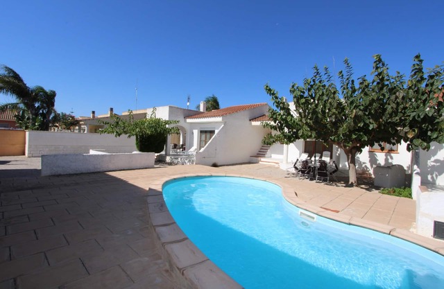 CASA CARPA A, Ideal house for your holidays near the sea, free wifi, optional air conditioning, community pool, pets allowed, dog’s beach