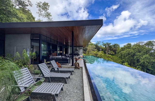 Casa Colibrí – Luxury Ocean-&-Jungle Villa - Amazing Views!