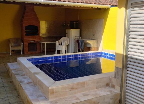 Casa com Piscina a 100 metros da Praia