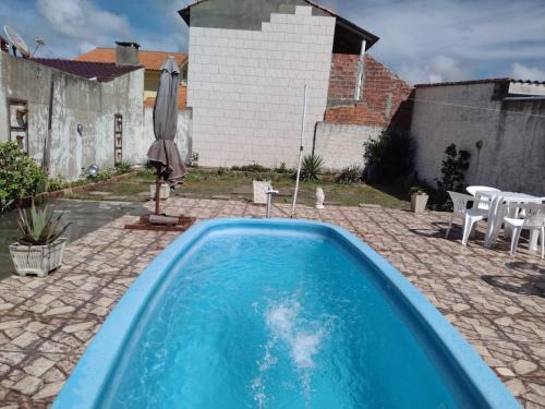 CASA COM PISCINA EM BALNEÁRIO PINHAL RS