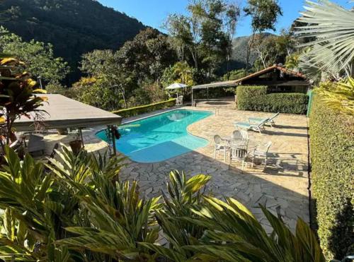 CASA com piscina em ITAIPAVA RJ, no exclusivo Condomínio Vale da Boa Esperança