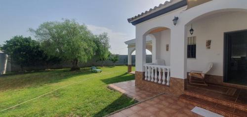 Casa con jardin privado en primera linea de playa