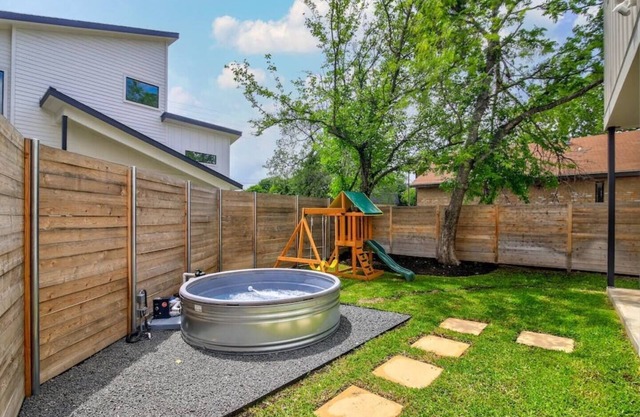 Casa Contempo - Sleeps 6, Parking, Pool, Yard, NEW