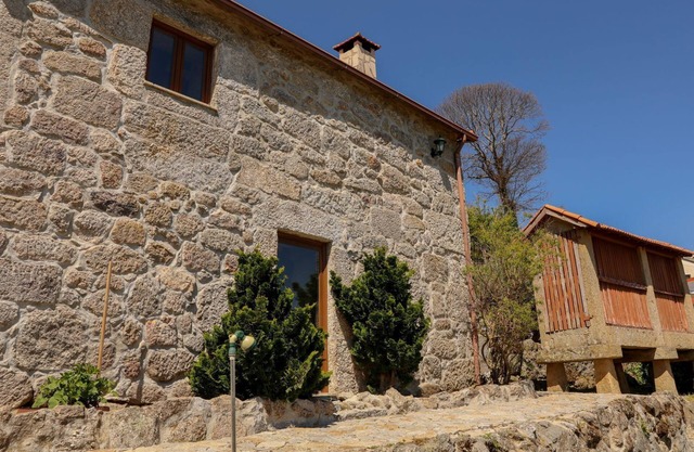 Casa das Lages - Three Bedroom House, Sleeps 7