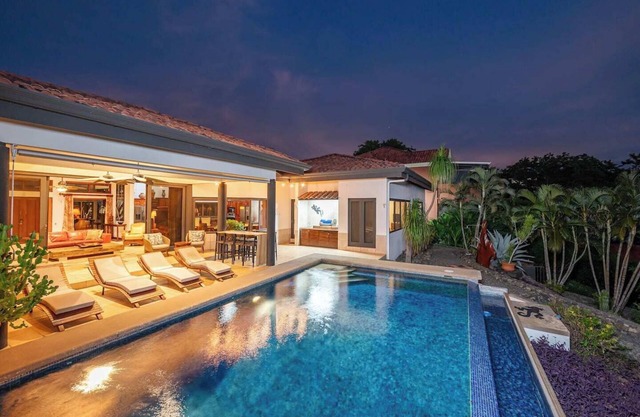 Casa de la Buena Vista, a true Bird of Paradise perched high atop the peninsula between the Bays of Hermosa and Coco.