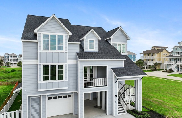Casa de la Paz is a Pointe West custom home steps from the beach & pet friendly!