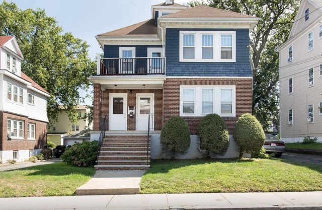 Casa de Los Clarey Boston Airport Beaches Off Street Parking Available