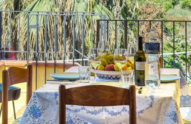 Casa del Sole by the sea with private parking