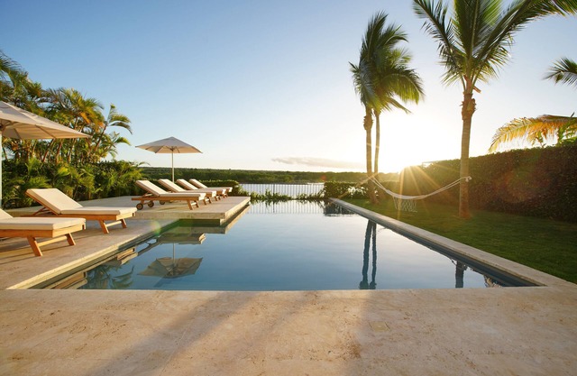 Casa Delfín by Luxe Haus™ – Luxury Riverfront Villa w/Pool, Staff & Golf Carts