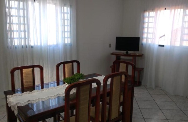 Casa e Apartamentos a 100 metros da praia de Morrinhos em Bombinhas