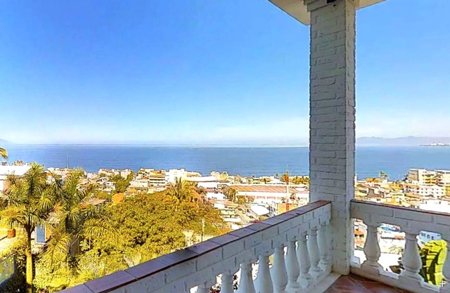CASA ECUADOR Beautiful 2 BR/2 BA stunning view