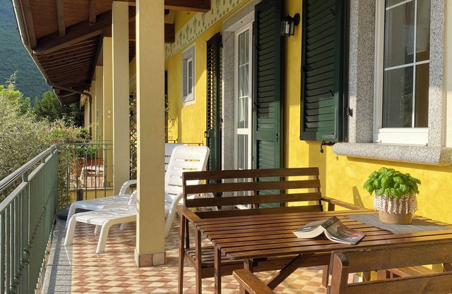 Casa Elena, bis 4 Personen, Großer Sonniger Balkon, ca. 300m zum See/Strand