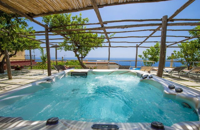 Casa Il Riccio - House with garden and breathtaking view