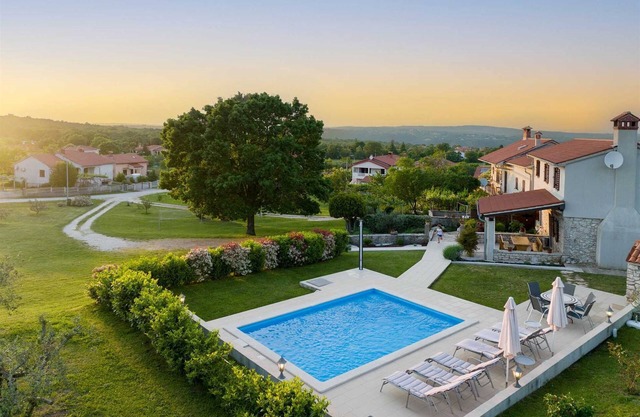 Casa Ivanovac with pool and large front yard