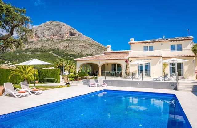 Casa Juana - Amazing villa for upto 12 adults and 1 child with heated pool