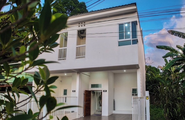 Casa La Vida/3BR 10 Mins to Lee Garden Unlimited WiFi With Free NETFLIX