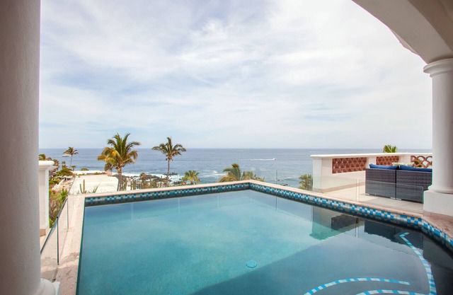 Casa Las Vistas, Luxurious Villa with an Ocean & Arch View