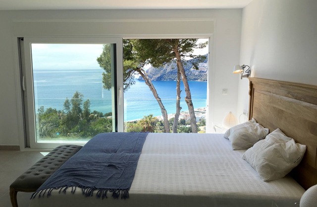 Casa Mare Nostrum: Chic Villa, Heated Pool & best bay Views