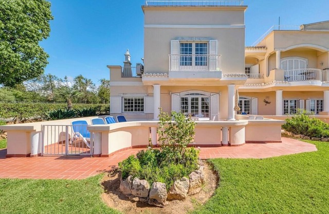 Casa Marinha 1 - Next to Marinha Beach with swimming pool!