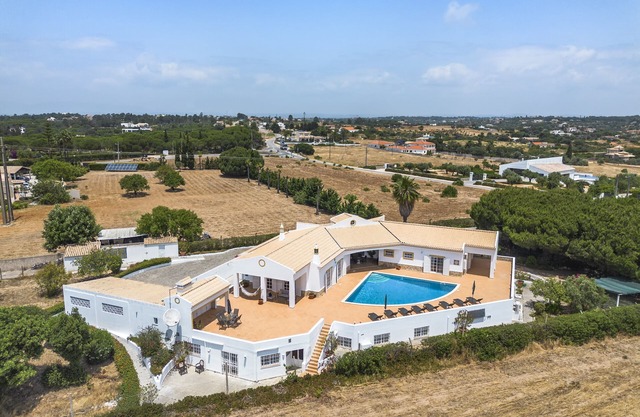Casa Monte da Vinha, villa with private pool near the beaches and Carvoeiro