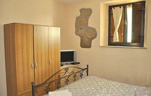 Casa Norberto A, fully refundable with voucher*: A graceful apartment surrounded by meadows and by green hills.