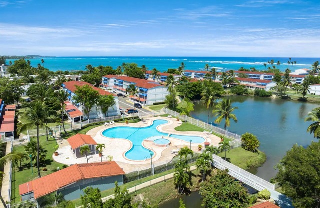 Casa Oasis - Walk to the Beach, Relax in Paradise!, Villa by the Beach – 3 Bedroom, 2.5 bath