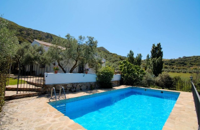 Casa Olivos, ideal family home for rest in a rural setting