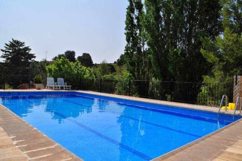 Casa rural El Salero Moratalla piscina y chimenea