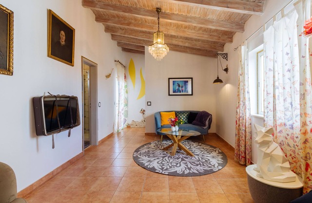 Casa tempo e amor: a home for two above the rooftops of Vila do Bispo