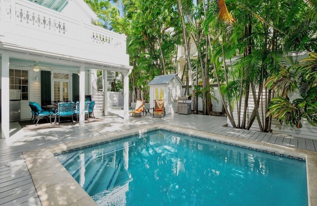 *CASA VICTORIA @ OLD TOWN* Historic 5BR Home & Pool + LAST KEY SERVICES.
