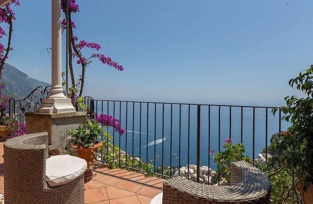 Casa Zenia A: A splendid apartment located on a hillside, facing the sea, with Free WI-FI.