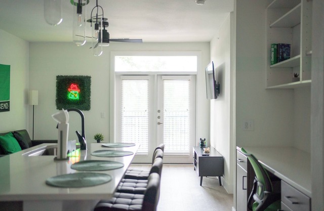 Casita Verde - near Q2 and Domain - King Suite